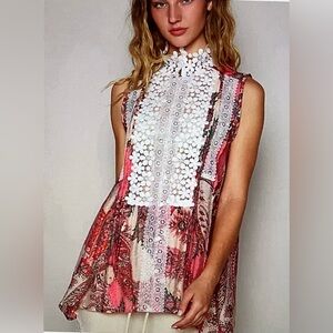 POL Sleeveless Floral Tunic With White Lace Bib